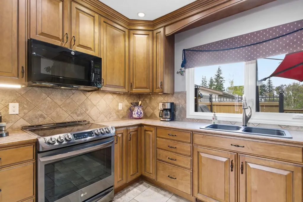 5012 Valiant Drive NW Calgary AB T3A 0Y5