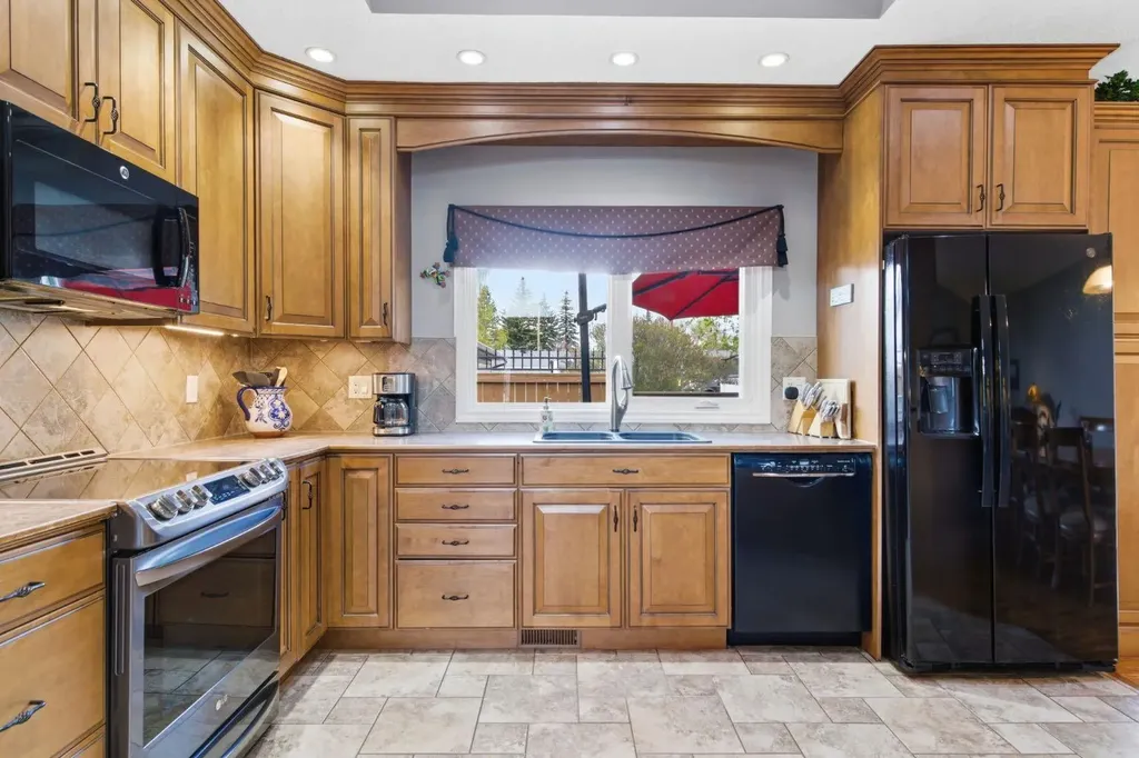 5012 Valiant Drive NW Calgary AB T3A 0Y5