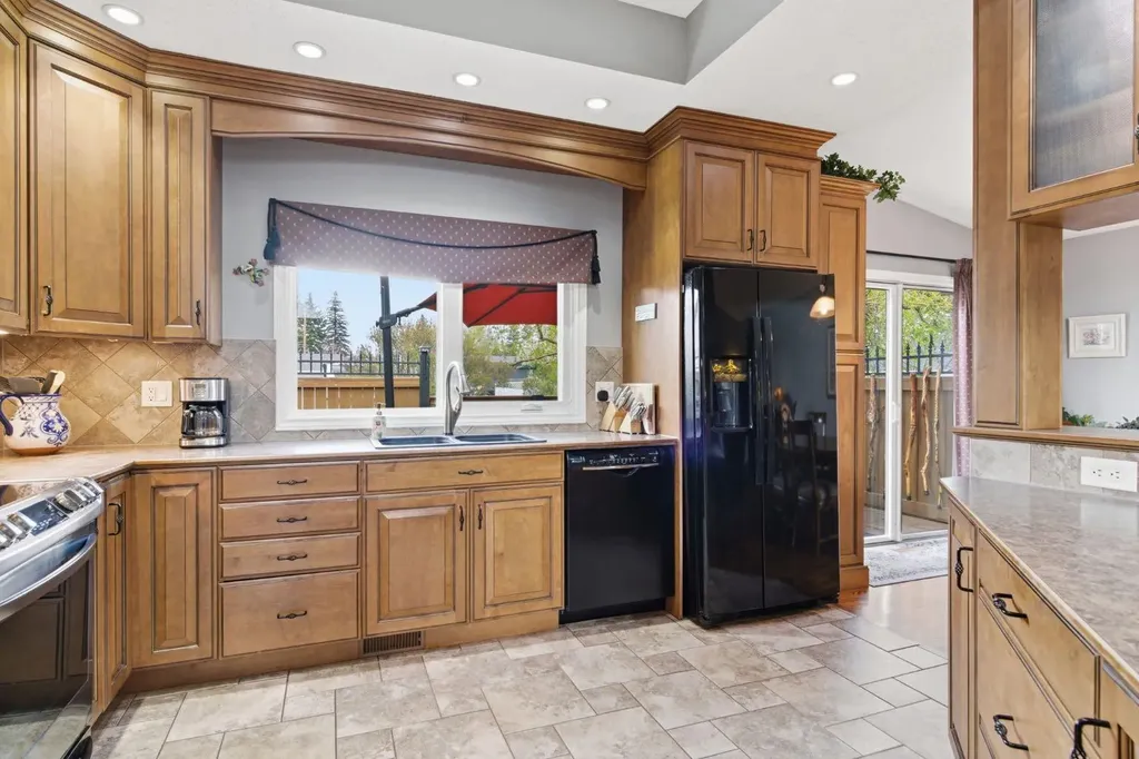 5012 Valiant Drive NW Calgary AB T3A 0Y5