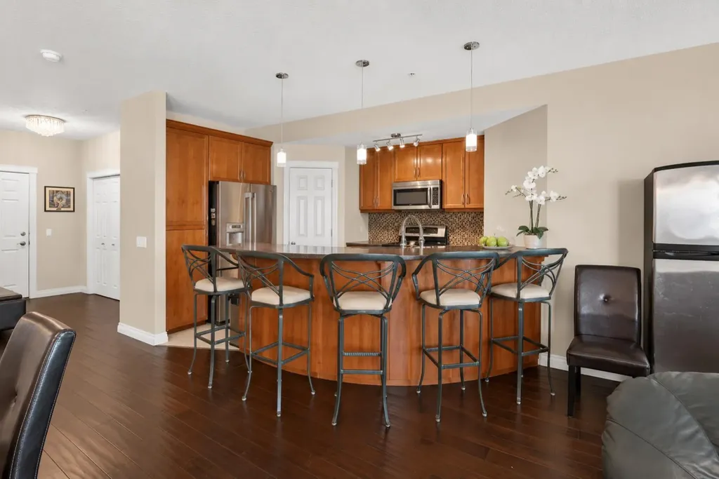 14 Hemlock Crescent SW Calgary AB T3C 2Z1