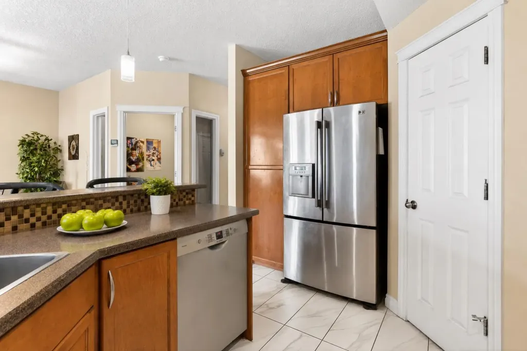 14 Hemlock Crescent SW Calgary AB T3C 2Z1