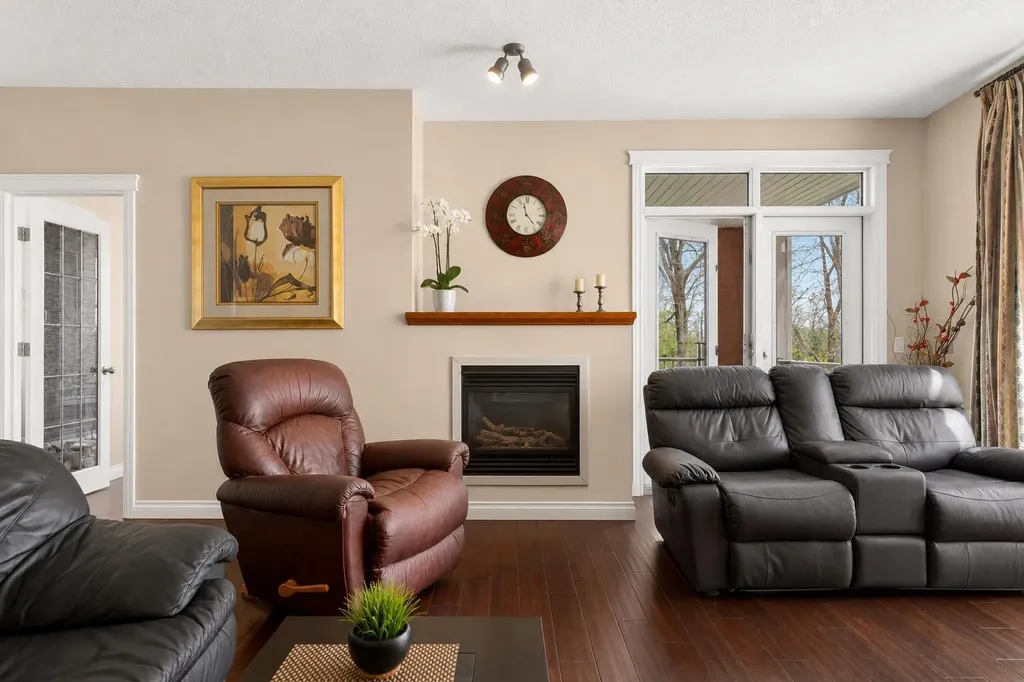 14 Hemlock Crescent SW Calgary AB T3C 2Z1