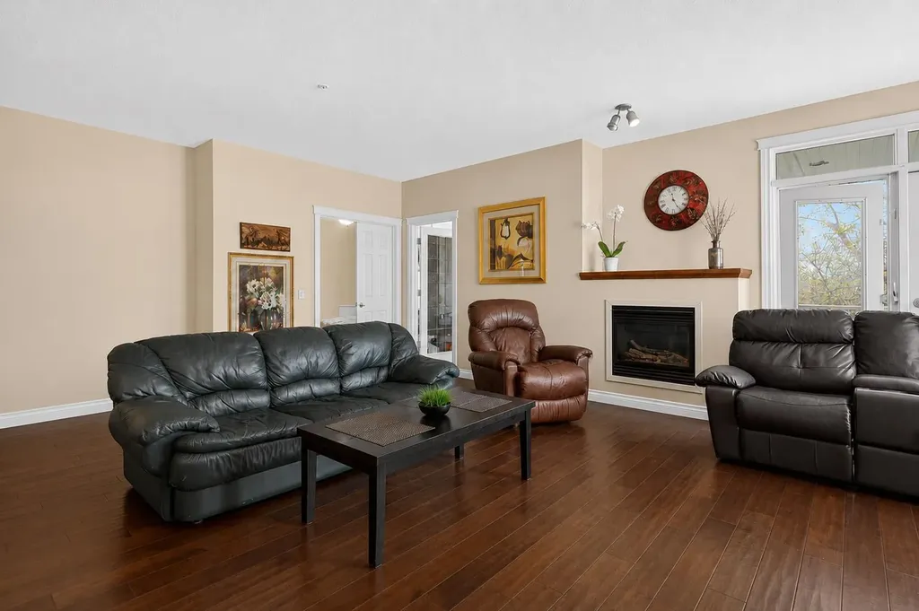 14 Hemlock Crescent SW Calgary AB T3C 2Z1