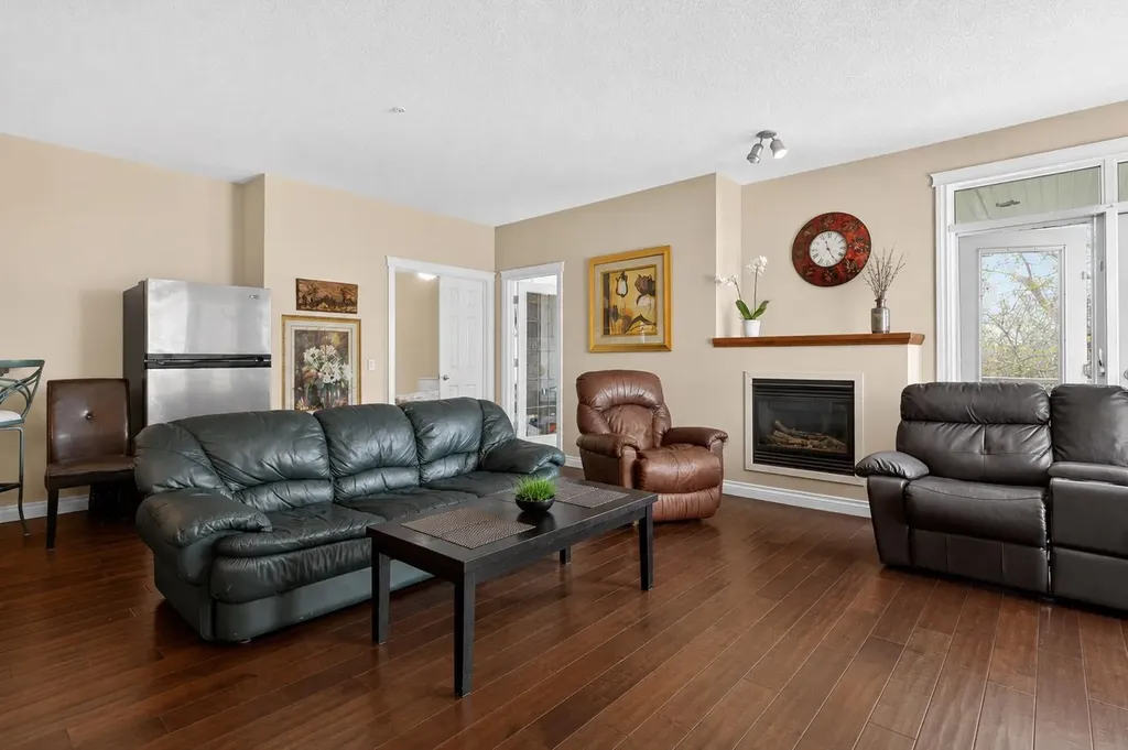 14 Hemlock Crescent SW Calgary AB T3C 2Z1