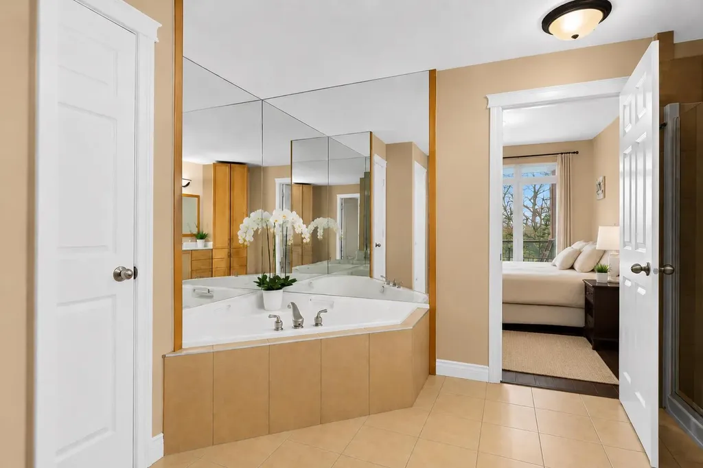 14 Hemlock Crescent SW Calgary AB T3C 2Z1