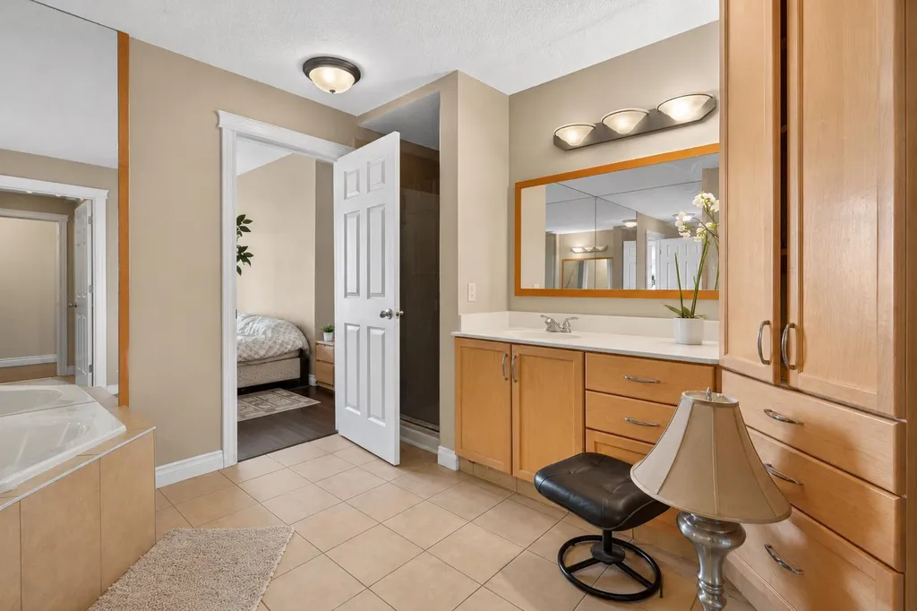 14 Hemlock Crescent SW Calgary AB T3C 2Z1