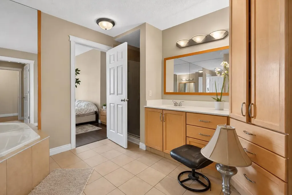 14 Hemlock Crescent SW Calgary AB T3C 2Z1