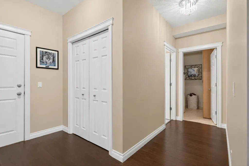 14 Hemlock Crescent SW Calgary AB T3C 2Z1