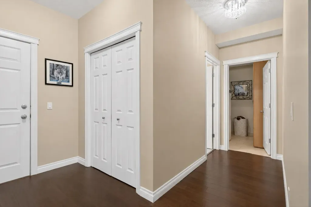 14 Hemlock Crescent SW Calgary AB T3C 2Z1