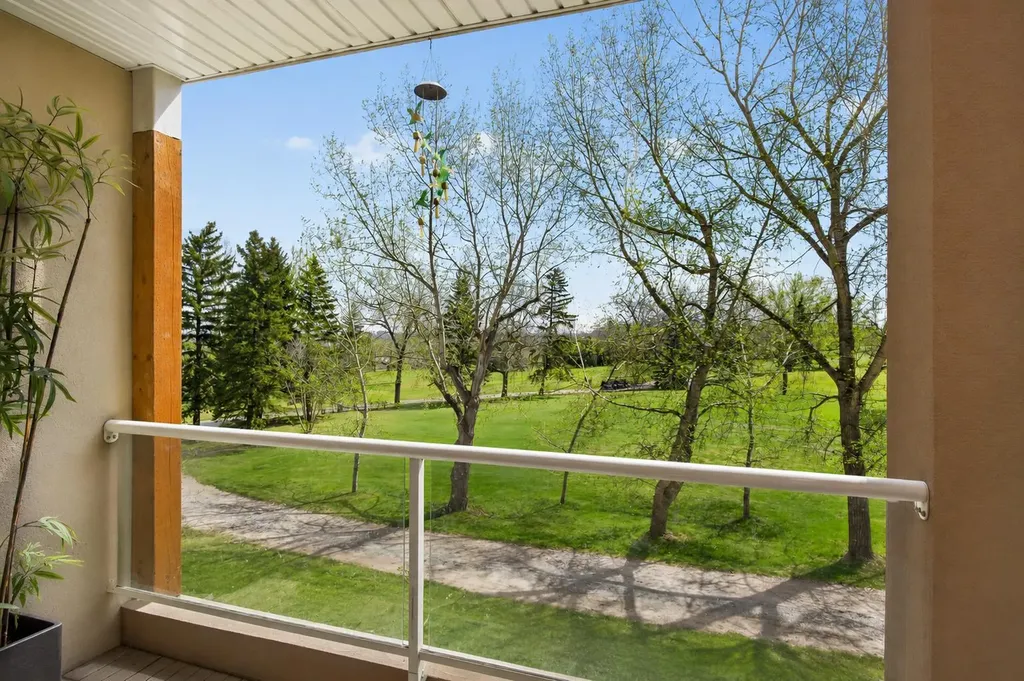 14 Hemlock Crescent SW Calgary AB T3C 2Z1
