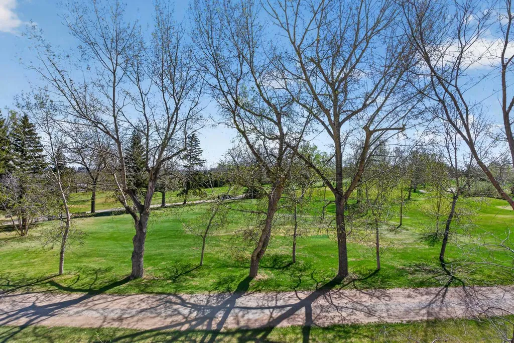 14 Hemlock Crescent SW Calgary AB T3C 2Z1