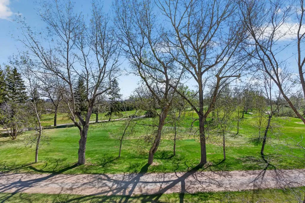 14 Hemlock Crescent SW Calgary AB T3C 2Z1