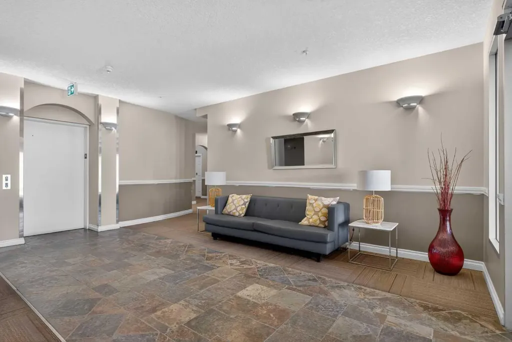 14 Hemlock Crescent SW Calgary AB T3C 2Z1