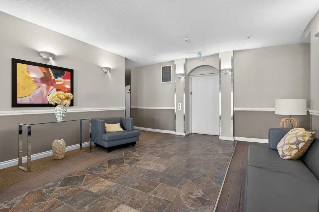 14 Hemlock Crescent SW Calgary AB T3C 2Z1