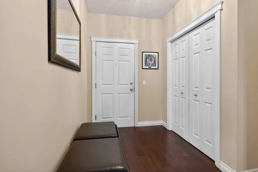 14 Hemlock Crescent SW Calgary AB T3C 2Z1