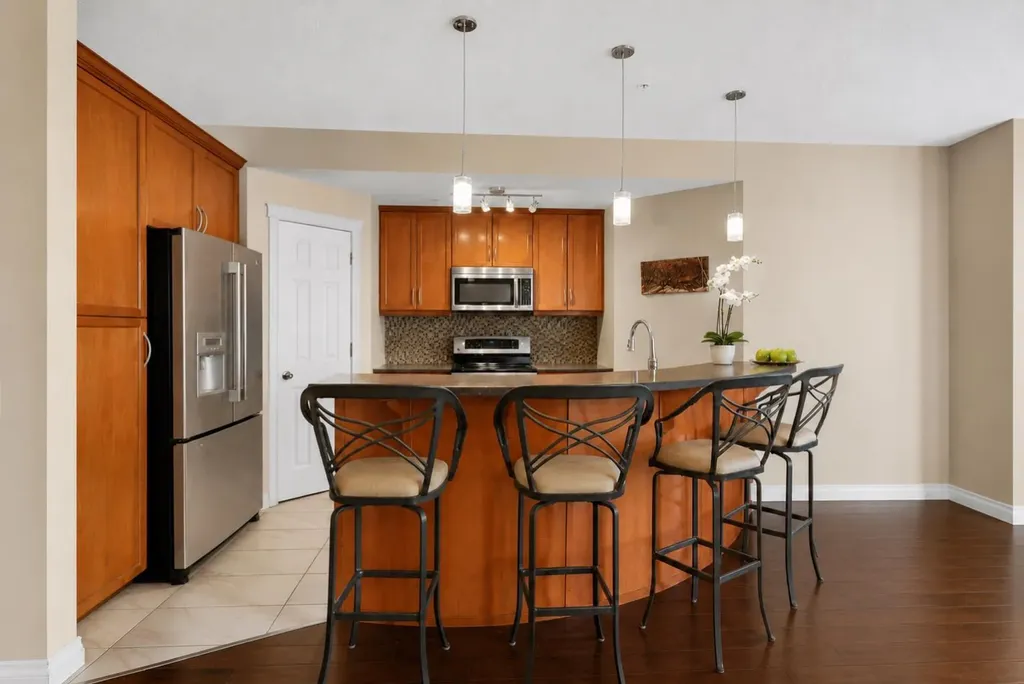 14 Hemlock Crescent SW Calgary AB T3C 2Z1