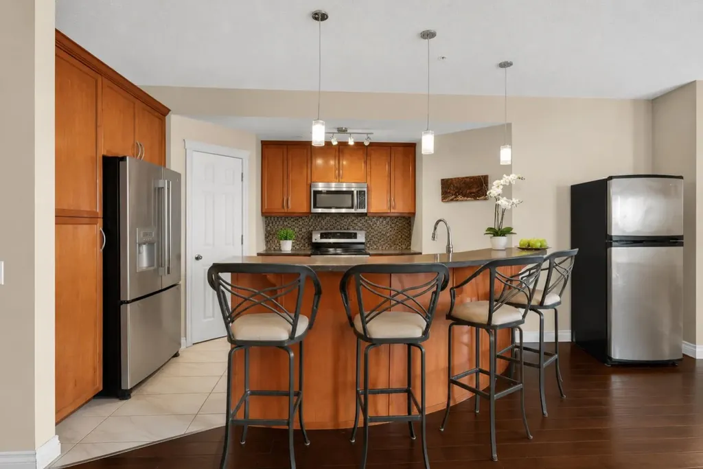 14 Hemlock Crescent SW Calgary AB T3C 2Z1