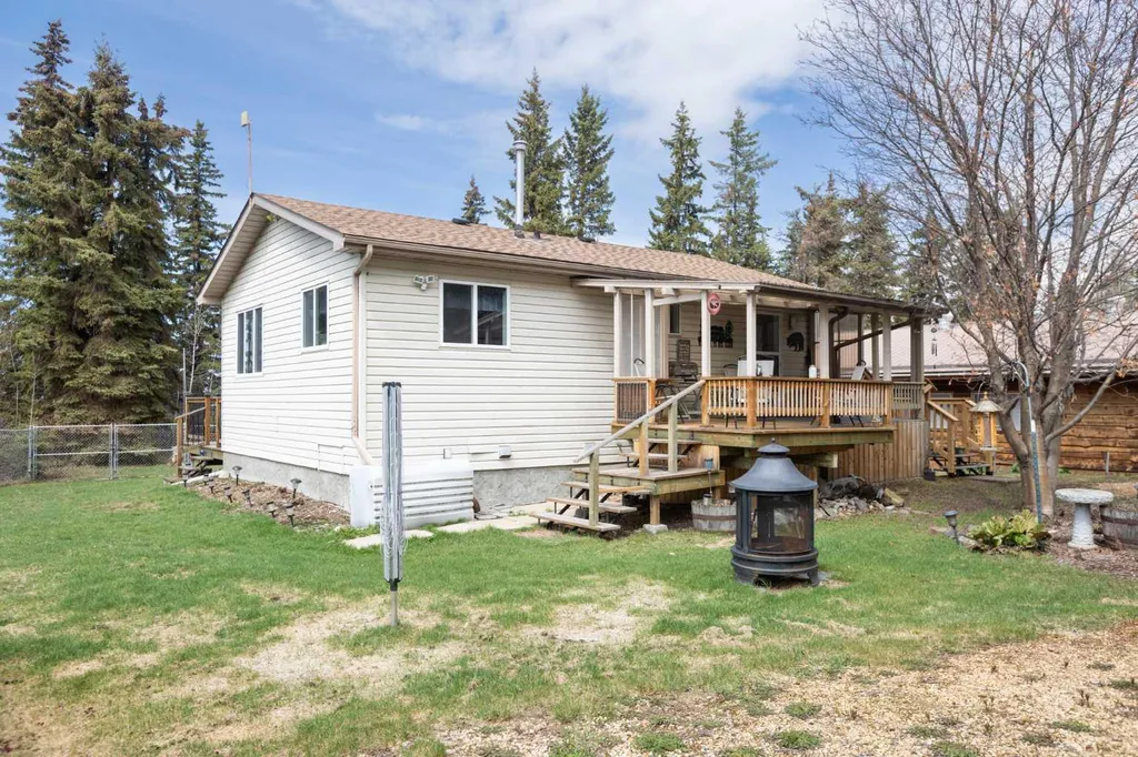 2731 6 Street Calling Lake AB T0G 0K0