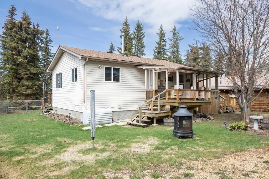 2731 6 Street Calling Lake AB T0G 0K0