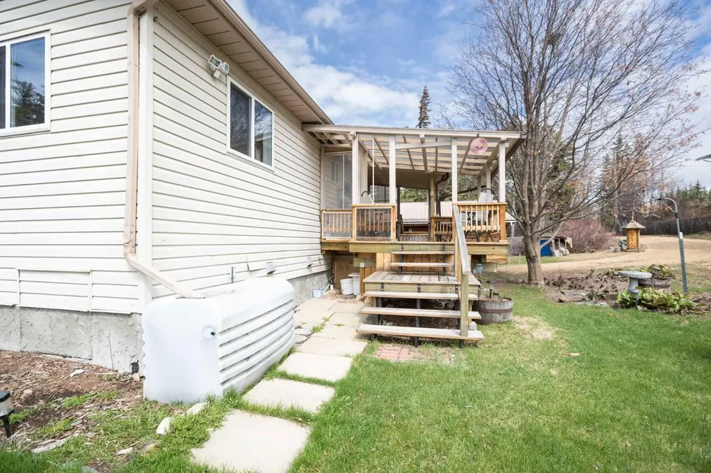 2731 6 Street Calling Lake AB T0G 0K0