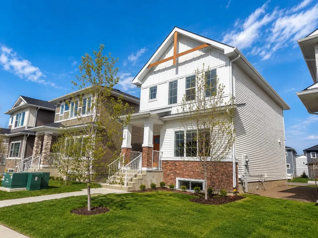 108 Bridgeport Green Chestermere AB T1X 3C9