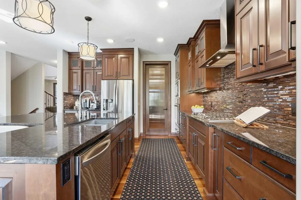 12 Aspen Cliff Close SW Calgary AB T3H 0L9