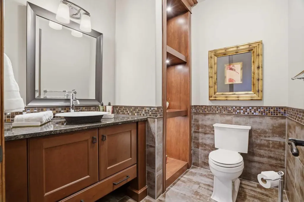 12 Aspen Cliff Close SW Calgary AB T3H 0L9
