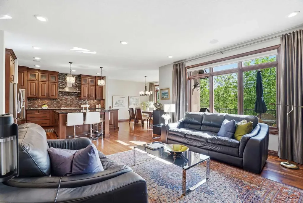 12 Aspen Cliff Close SW Calgary AB T3H 0L9