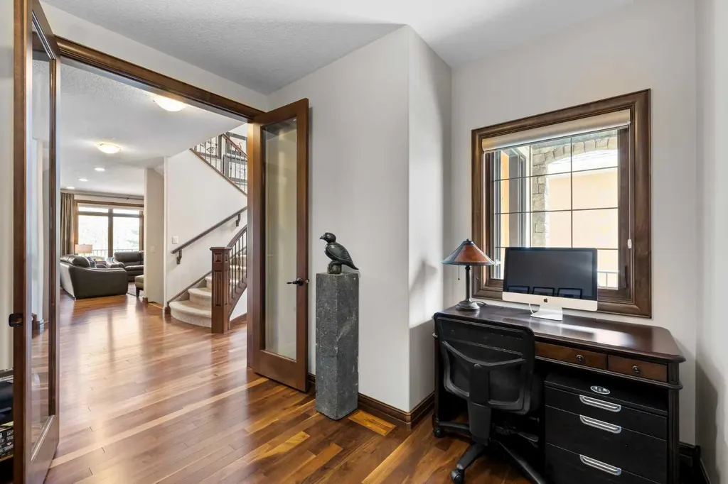 12 Aspen Cliff Close SW Calgary AB T3H 0L9