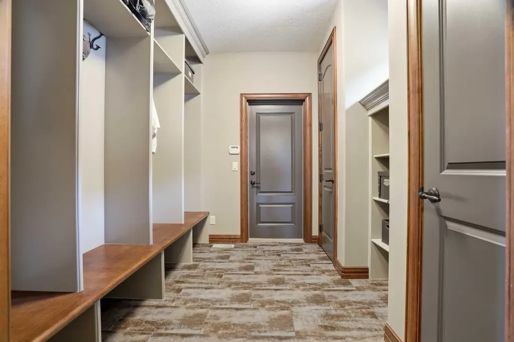 12 Aspen Cliff Close SW Calgary AB T3H 0L9