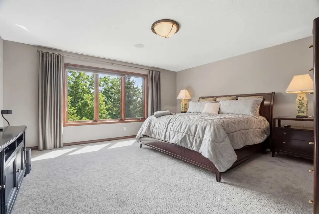 12 Aspen Cliff Close SW Calgary AB T3H 0L9