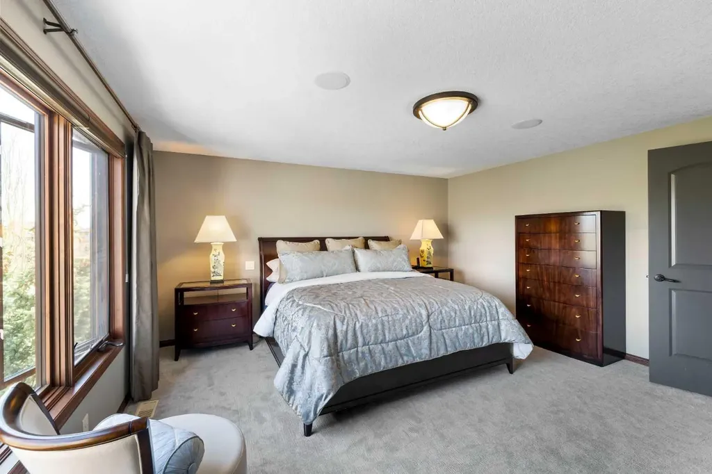 12 Aspen Cliff Close SW Calgary AB T3H 0L9