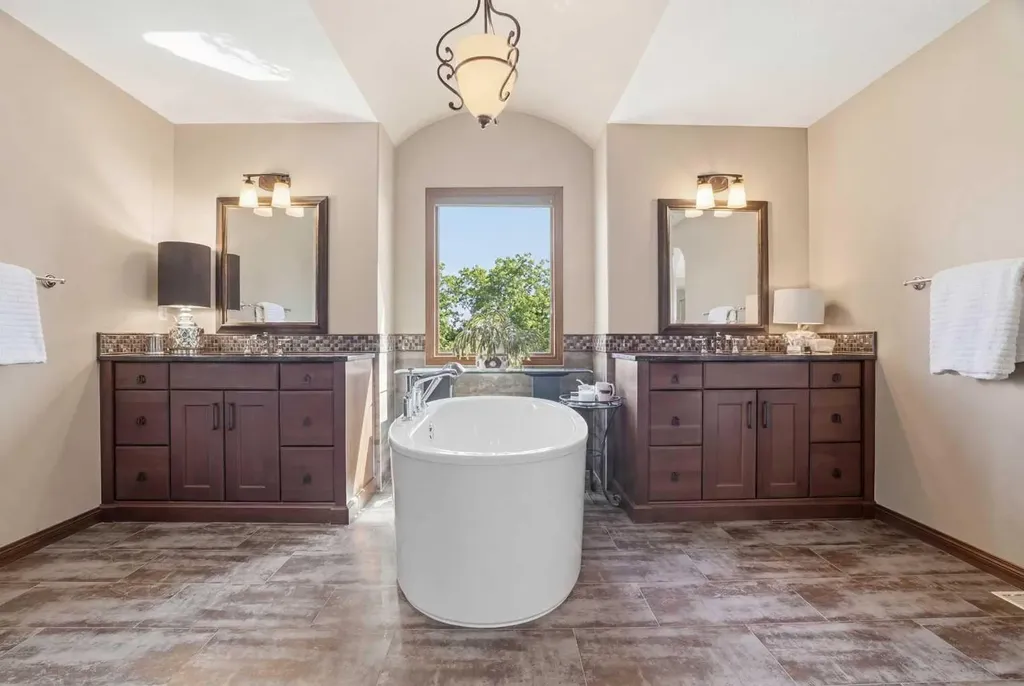 12 Aspen Cliff Close SW Calgary AB T3H 0L9