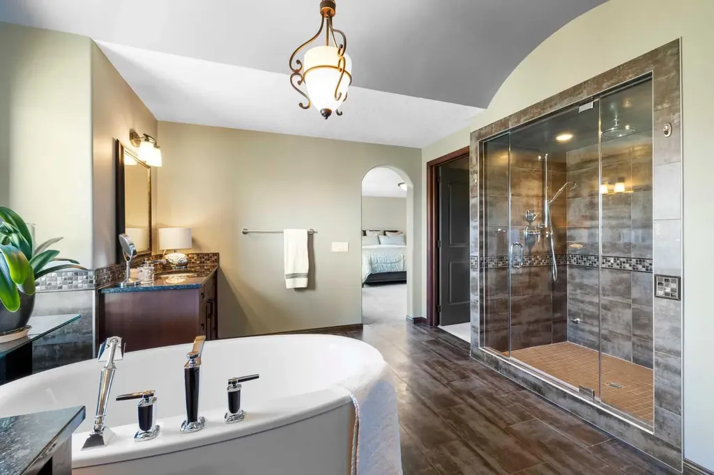 12 Aspen Cliff Close SW Calgary AB T3H 0L9