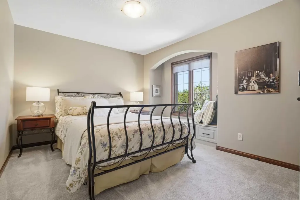 12 Aspen Cliff Close SW Calgary AB T3H 0L9