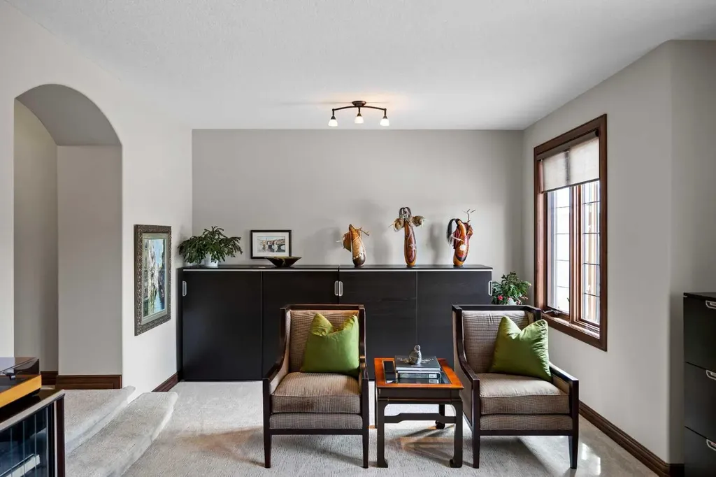 12 Aspen Cliff Close SW Calgary AB T3H 0L9