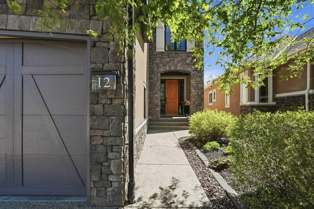 12 Aspen Cliff Close SW Calgary AB T3H 0L9