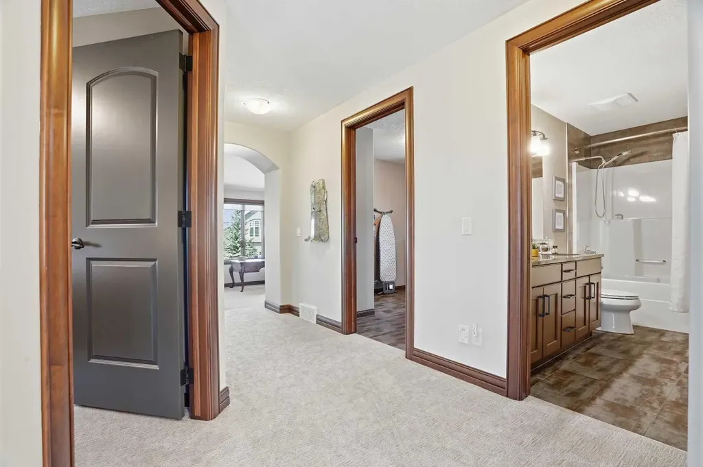 12 Aspen Cliff Close SW Calgary AB T3H 0L9