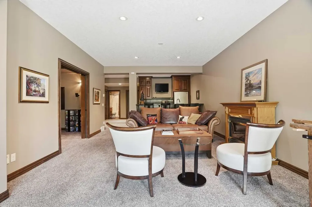12 Aspen Cliff Close SW Calgary AB T3H 0L9