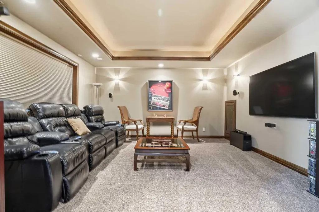 12 Aspen Cliff Close SW Calgary AB T3H 0L9