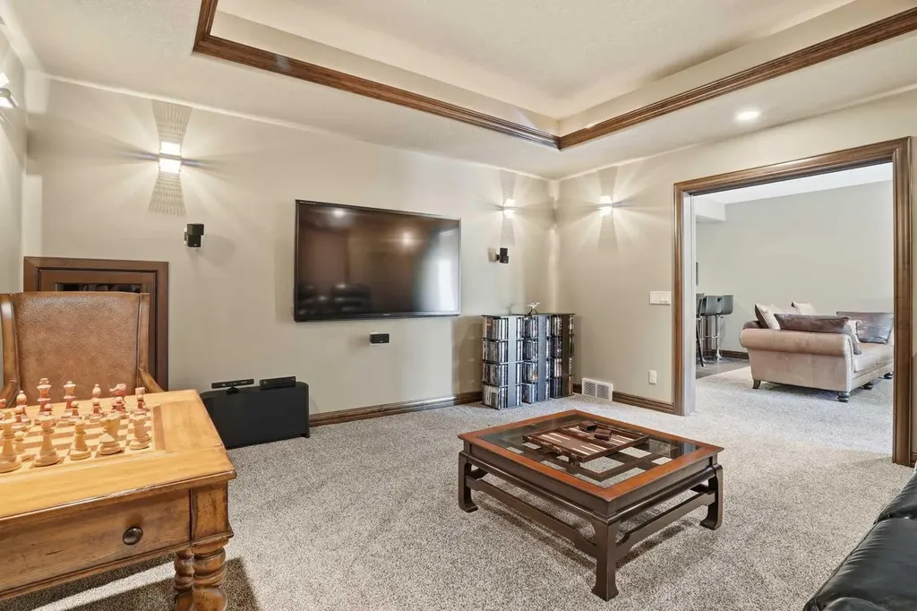 12 Aspen Cliff Close SW Calgary AB T3H 0L9