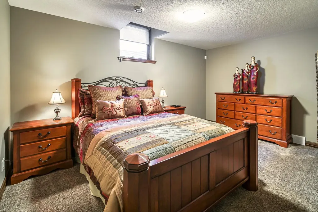 12 Aspen Cliff Close SW Calgary AB T3H 0L9
