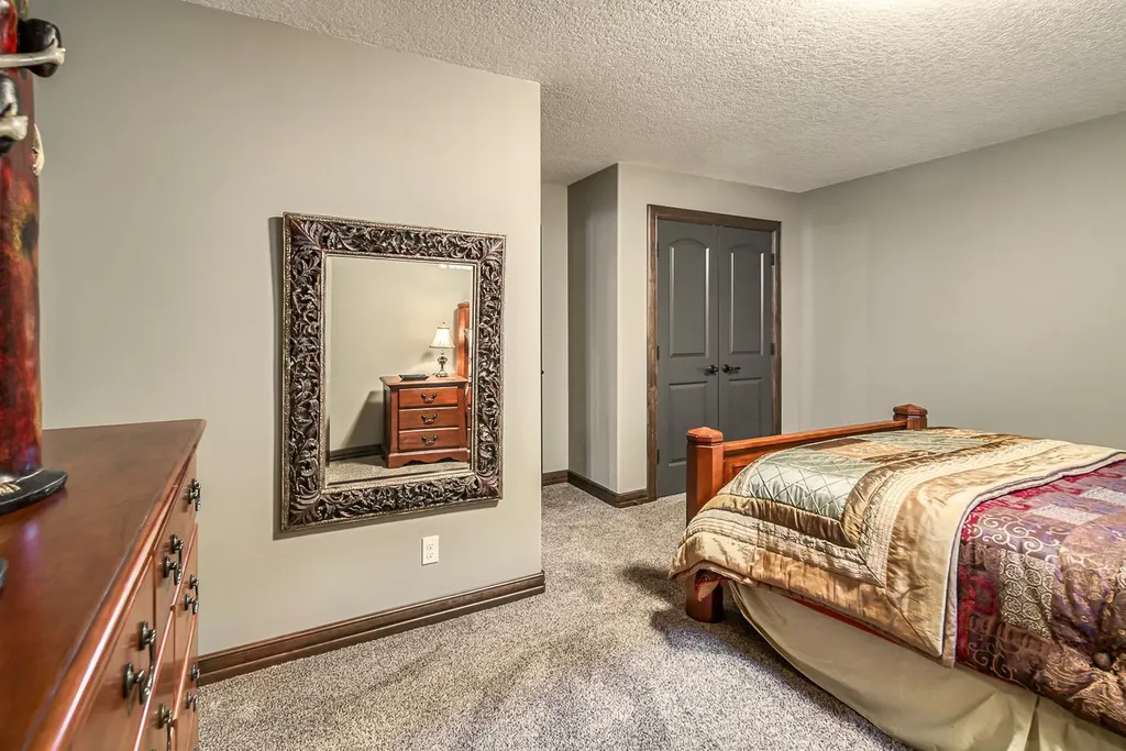 12 Aspen Cliff Close SW Calgary AB T3H 0L9