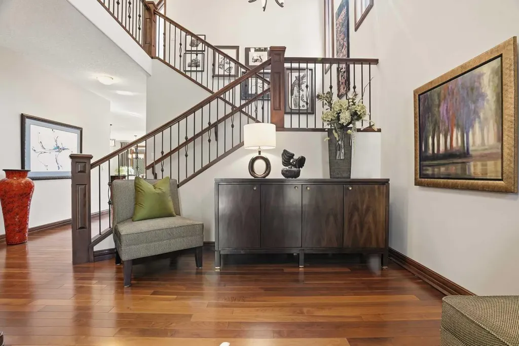 12 Aspen Cliff Close SW Calgary AB T3H 0L9