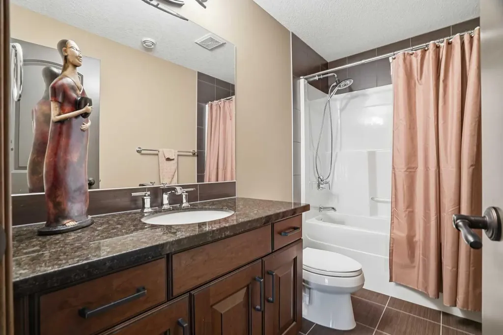 12 Aspen Cliff Close SW Calgary AB T3H 0L9