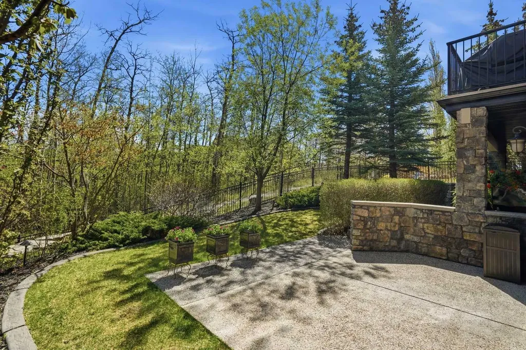 12 Aspen Cliff Close SW Calgary AB T3H 0L9