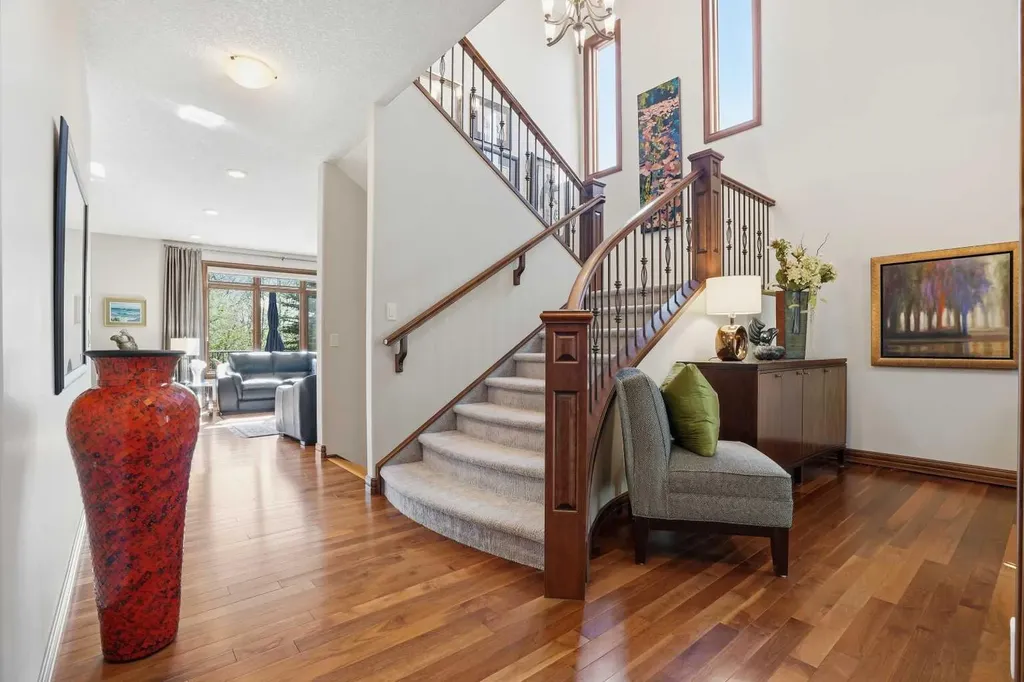 12 Aspen Cliff Close SW Calgary AB T3H 0L9