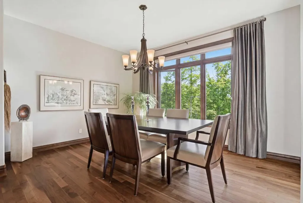 12 Aspen Cliff Close SW Calgary AB T3H 0L9