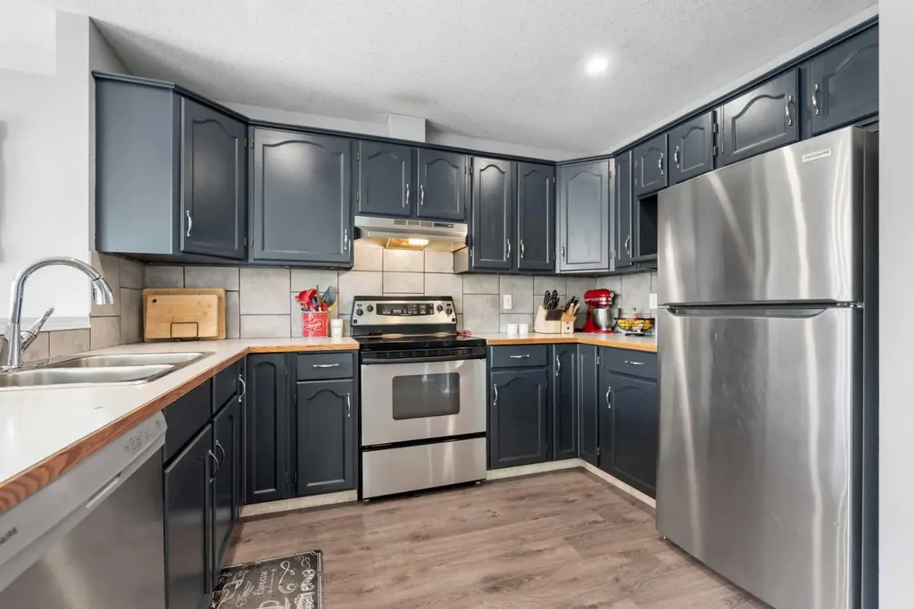 224A 5 Avenue Strathmore AB T1P 1B5