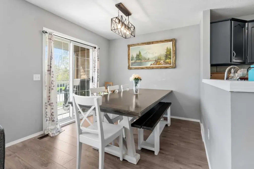 224A 5 Avenue Strathmore AB T1P 1B5